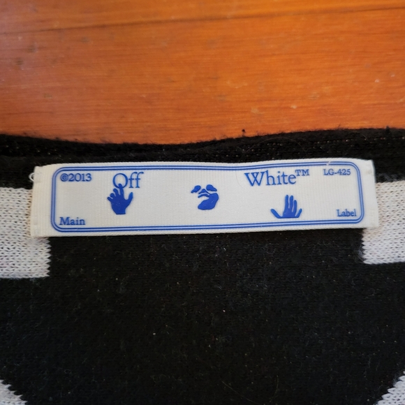 Off-White Diagonal Scarf - Picture 3 of 6